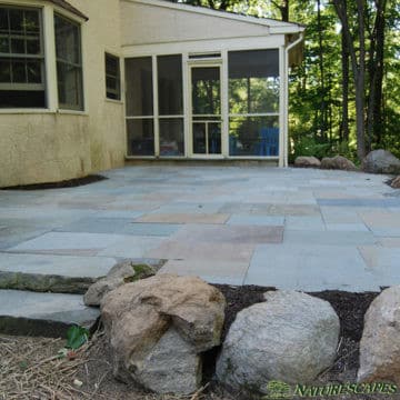 Square cut flagstone patio